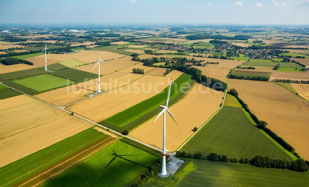 Luftaufnahme Werl - Windenergieanlagen (WEA) - Windrad- auf einem Feld in Werl im Bundesland Nordrhein-Westfalen