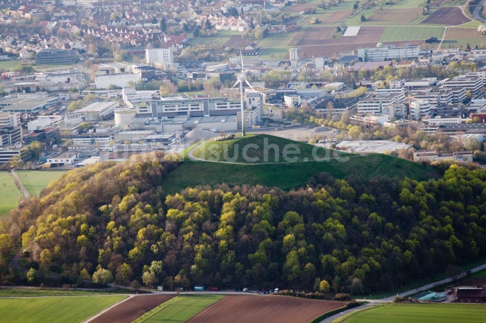 Korntal-Münchingen von oben - Windenergieanlagen (WEA) - Windrad- auf dem Grünen Heiner an der A81 im Ortsteil Korntal in Korntal-Münchingen im Bundesland Baden-Württemberg