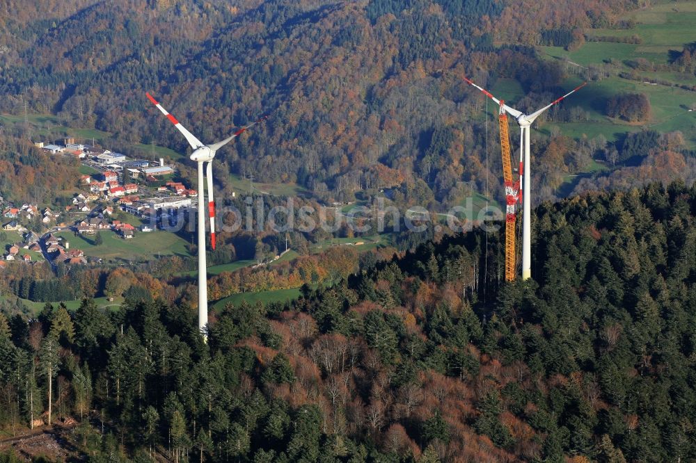 Fröhnd aus der Vogelperspektive: Windenergieanlagen (WEA) - Windrad- auf dem Ittenschwander Horn bei Fröhnd im Bundesland Baden-Württemberg