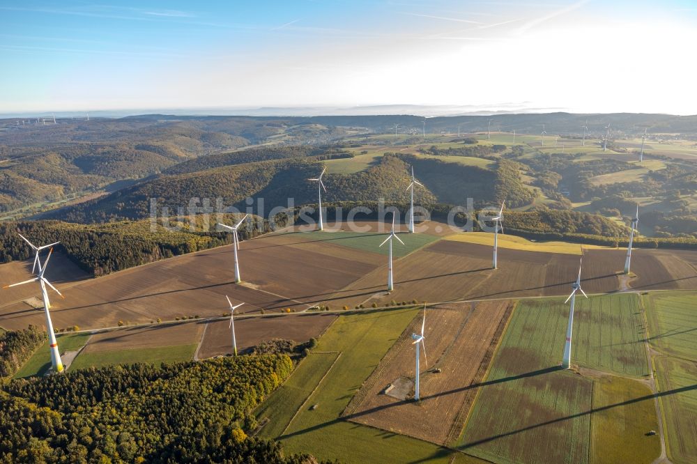 Luftbild Lichtenau - Windenergieanlagen (WEA) - Windrad- auf landwirtschaftlichen Feldern in Lichtenau im Bundesland Nordrhein-Westfalen, Deutschland