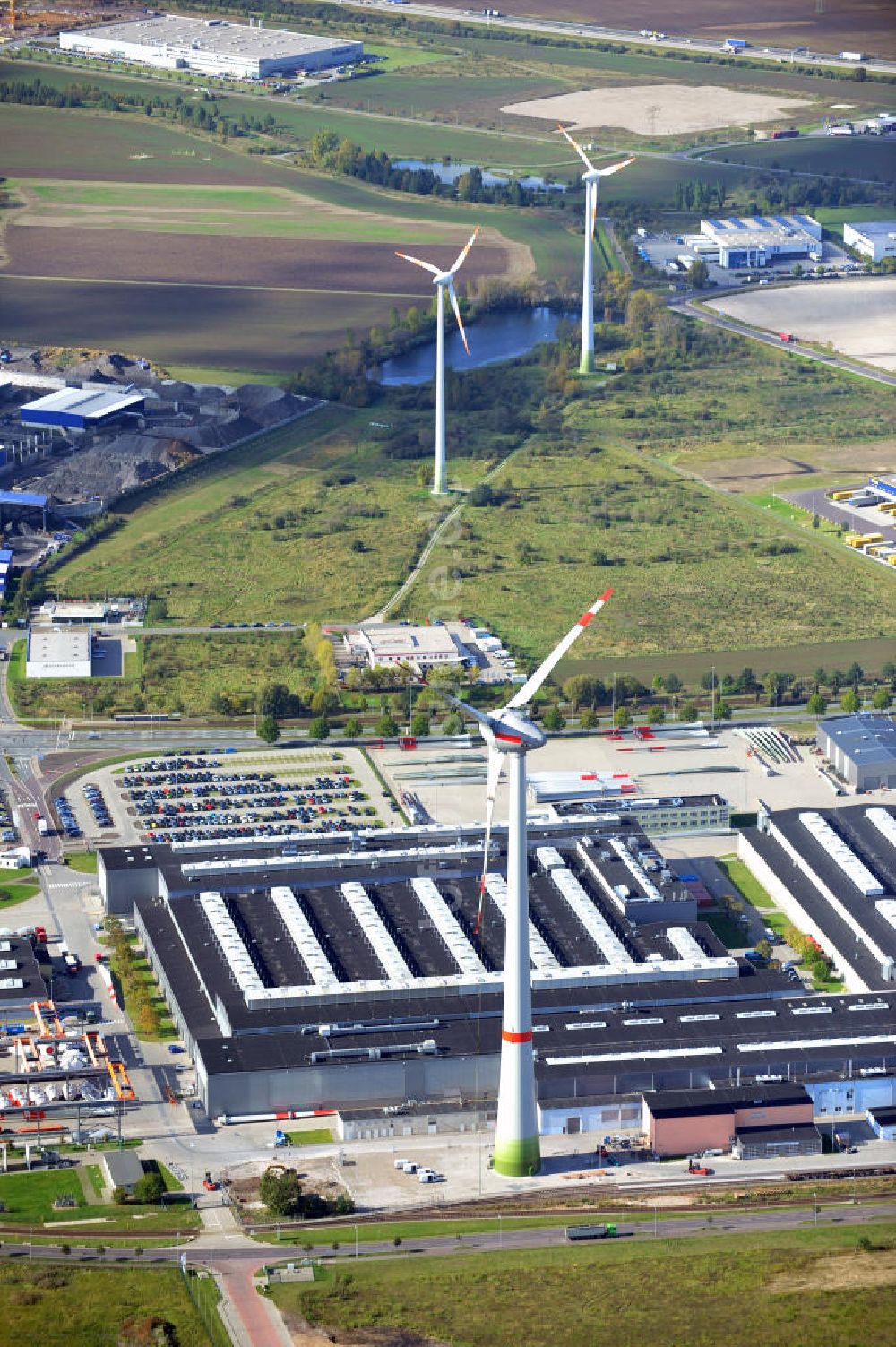 13.10.2011 aus der Vogelperspektive: Windenergieanlagenhersteller ENERCON GmbH im Hanse-Hafen Magdeburg