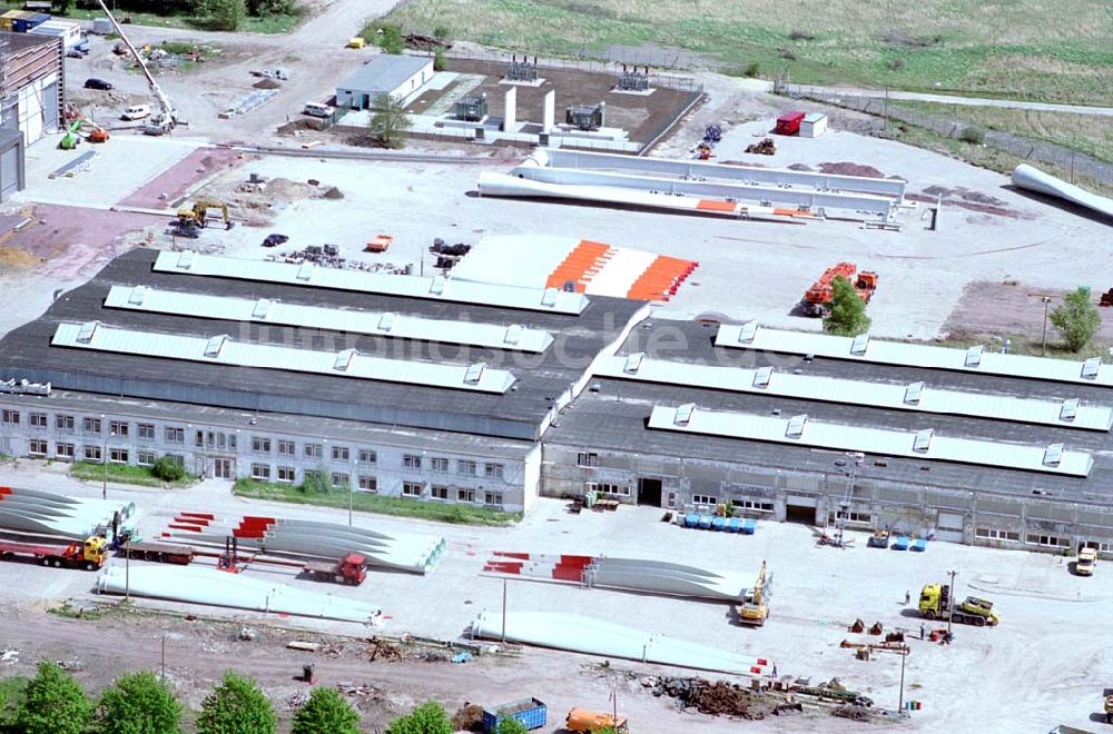 Magdeburg/Sachsen-Anhalt von oben - Windenergieanlagenproduktion im Gewerbegebiet am Binnenhafen Magdeburg