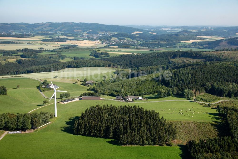 Neuenrade aus der Vogelperspektive: Windkraftanlage in Neuenrade im Bundesland Nordrhein-Westfalen