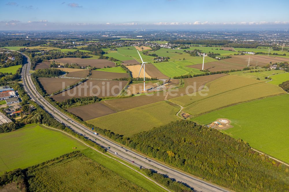 Persebeck aus der Vogelperspektive: Windkraftanlagen … auf einem Feld in Persebeck im Bundesland Nordrhein-Westfalen, Deutschland