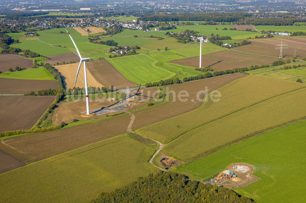 Luftbild Persebeck - Windkraftanlagen … auf einem Feld in Persebeck im Bundesland Nordrhein-Westfalen, Deutschland