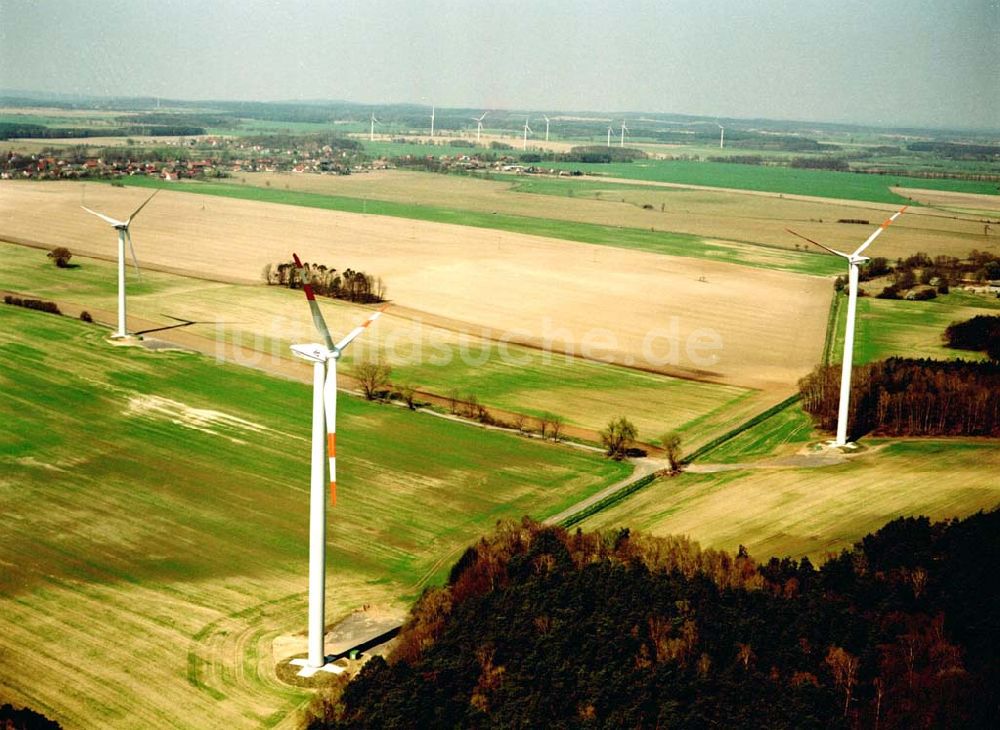 Luftaufnahme Bornow/Brandenburg - Windkraftanlagen der Firma RE Power AG bei Bornow westl. von Beeskow/Brandenburg. Datum: 22.04.03