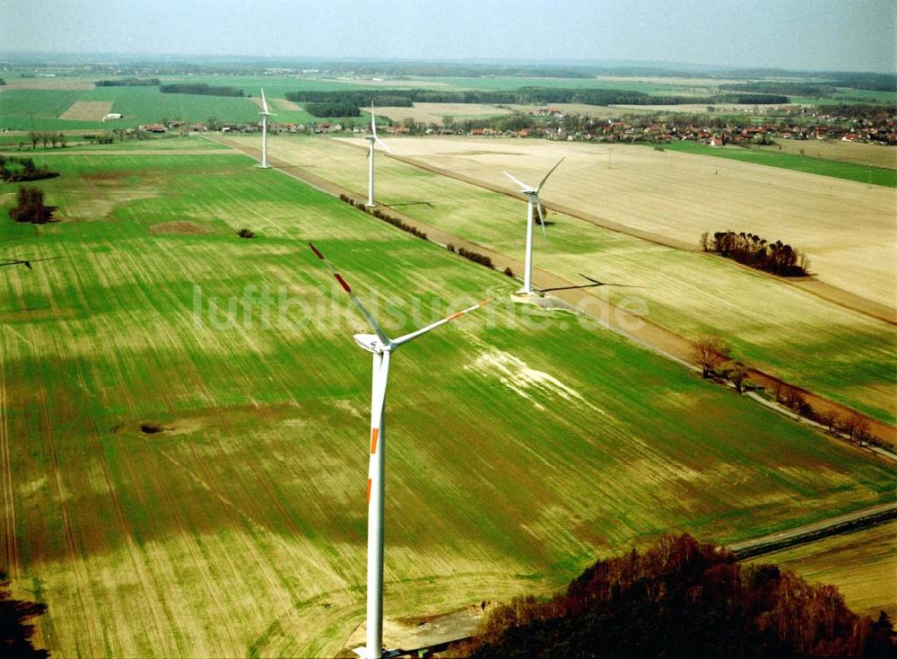 Bornow/Brandenburg von oben - Windkraftanlagen der Firma RE Power AG bei Bornow westl. von Beeskow/Brandenburg. Datum: 22.04.03