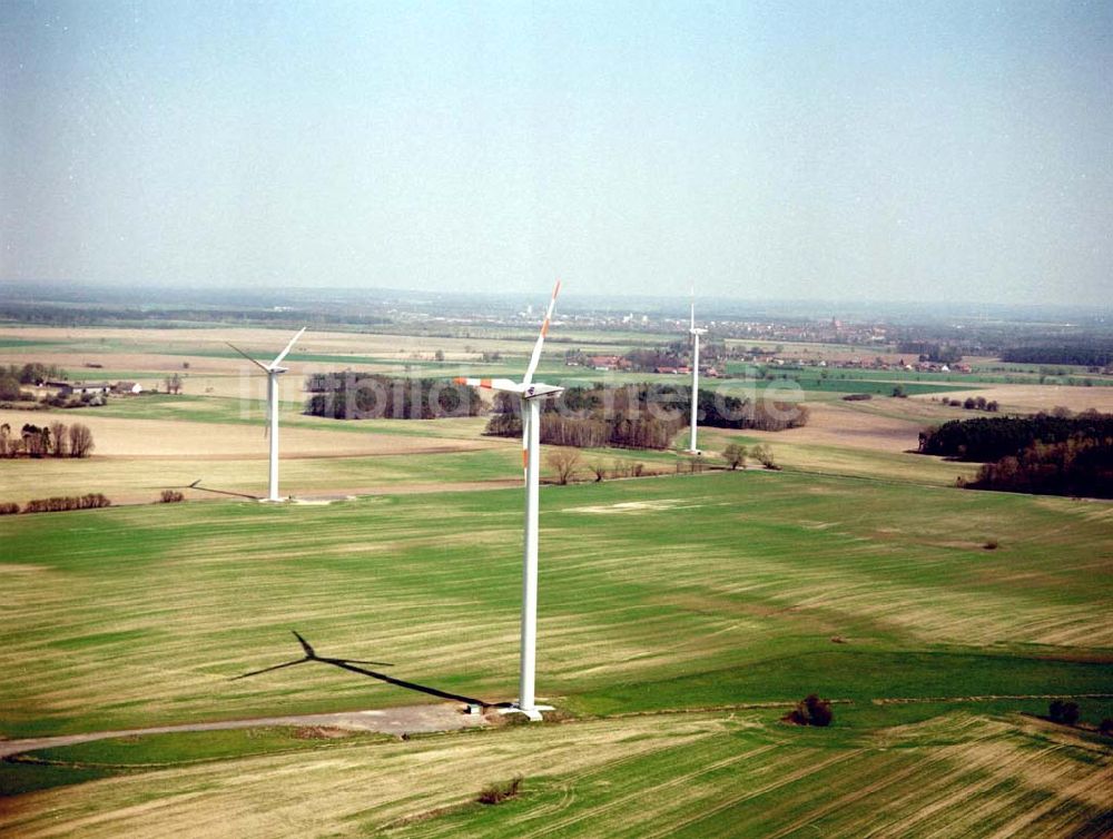 Luftbild Bornow/Brandenburg - Windkraftanlagen der Firma RE Power AG bei Bornow westl. von Beeskow/Brandenburg. Datum: 22.04.03