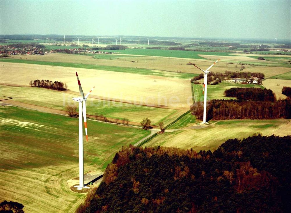 Bornow/Brandenburg aus der Vogelperspektive: Windkraftanlagen der Firma RE Power AG bei Bornow westl. von Beeskow/Brandenburg. Datum: 22.04.03