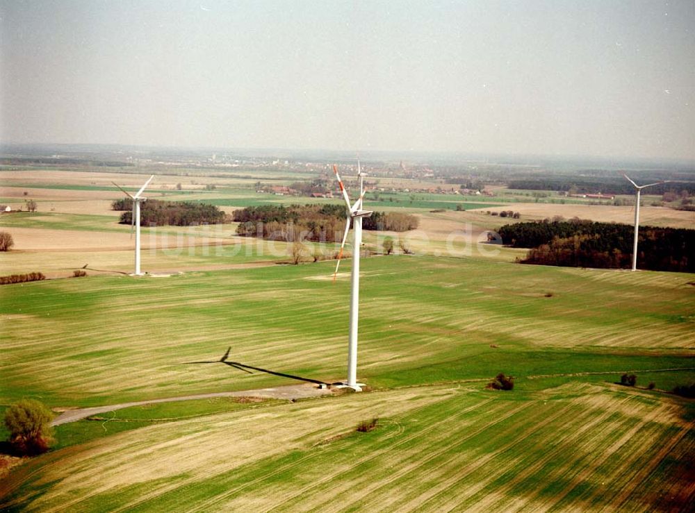 Bornow/Brandenburg von oben - Windkraftanlagen der Firma RE Power AG bei Bornow westl. von Beeskow/Brandenburg. Datum: 22.04.03