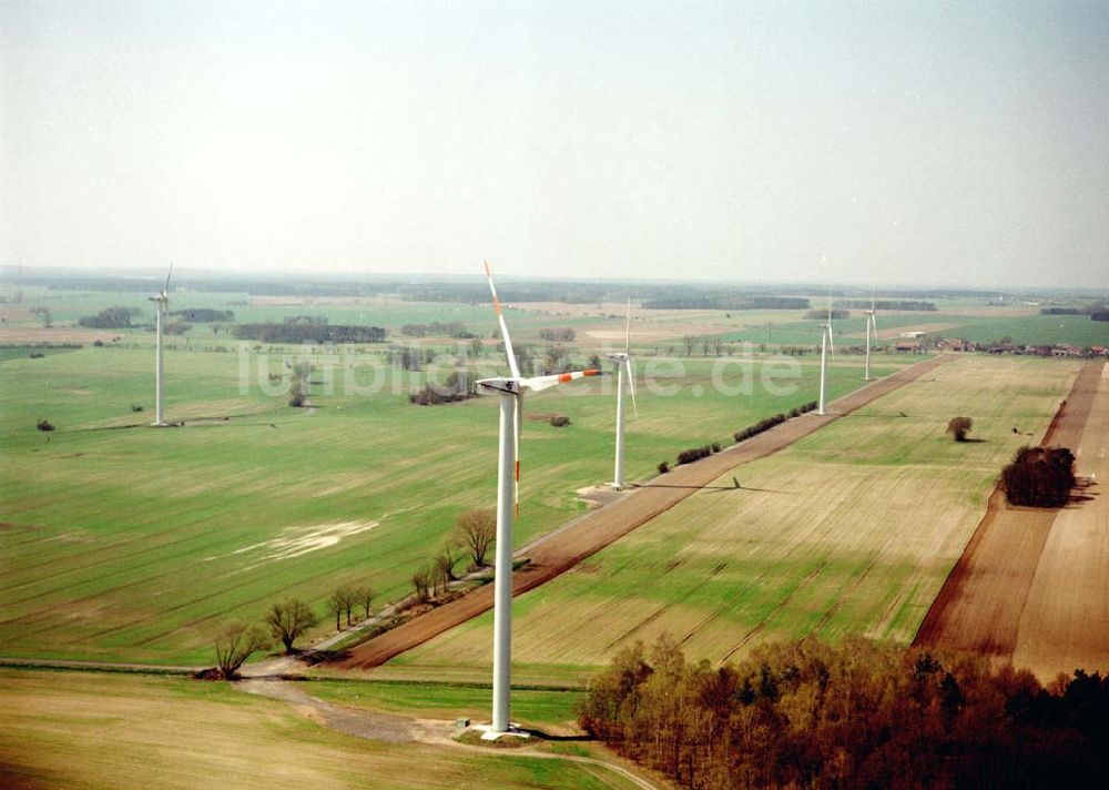 Luftbild Bornow/Brandenburg - Windkraftanlagen der Firma RE Power AG bei Bornow westl. von Beeskow/Brandenburg. Datum: 22.04.03