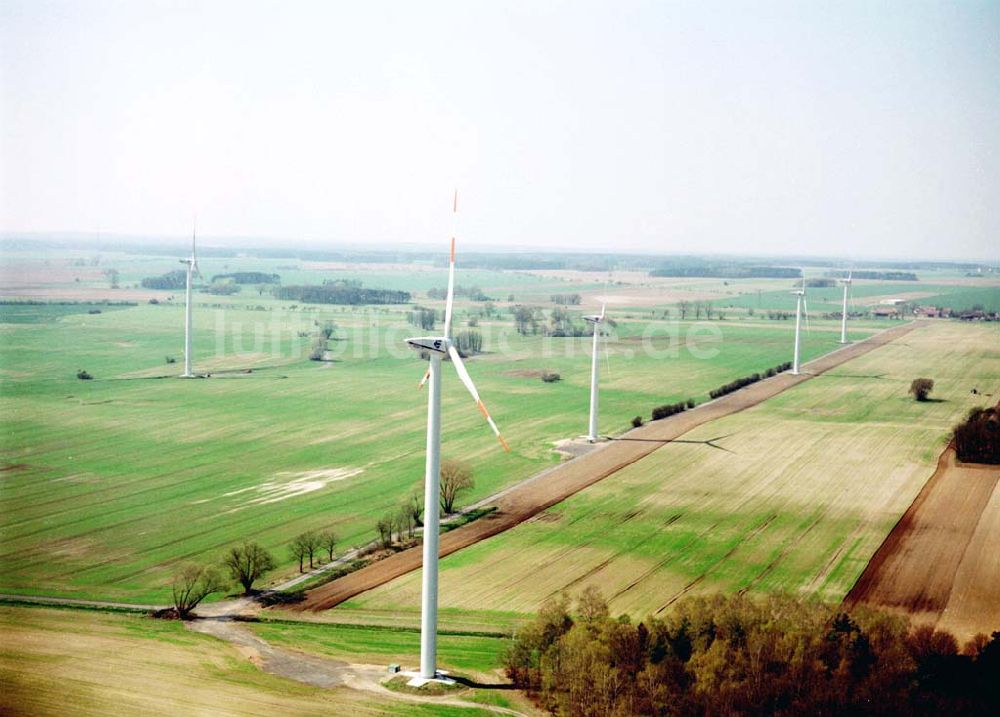 Luftaufnahme Bornow/Brandenburg - Windkraftanlagen der Firma RE Power AG bei Bornow westl. von Beeskow/Brandenburg. Datum: 22.04.03