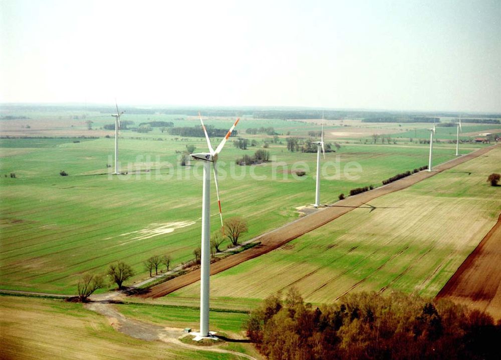 Bornow/Brandenburg von oben - Windkraftanlagen der Firma RE Power AG bei Bornow westl. von Beeskow/Brandenburg. Datum: 22.04.03