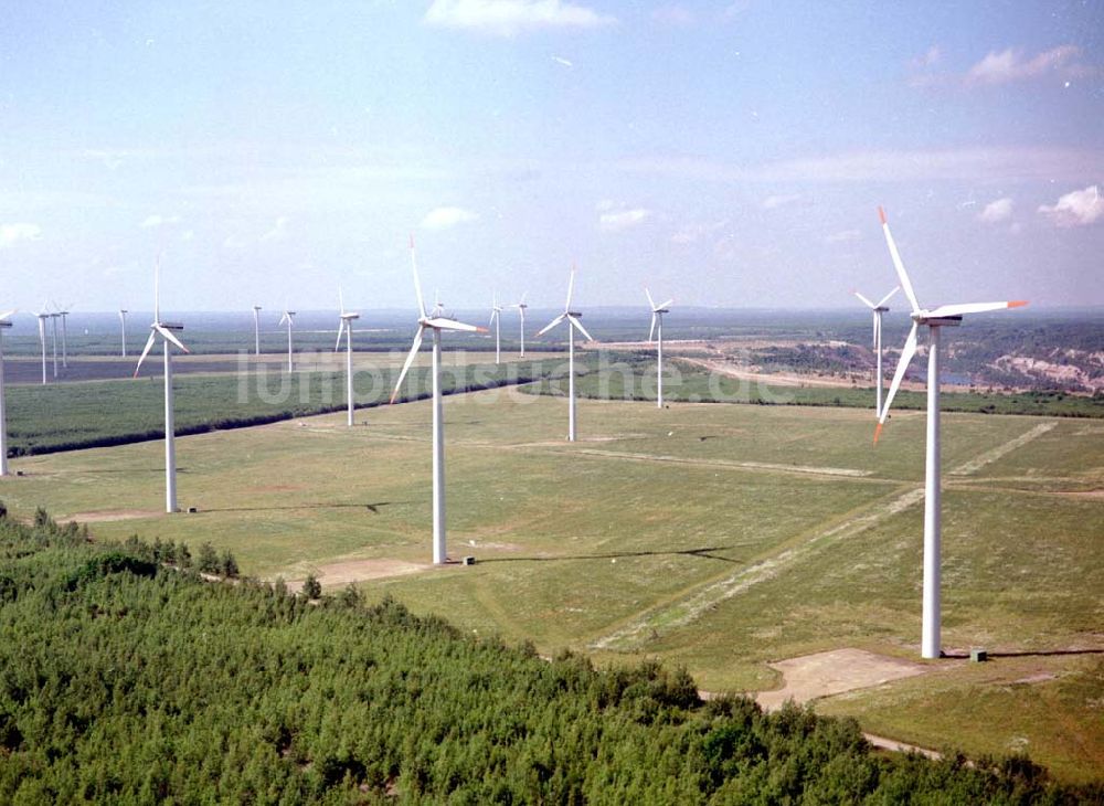 Luftbild Klettwitz / BRB - Windkraftanlagen nördlich von Klettwitz / Brandenburg (unmittelbar am Lausitzring).