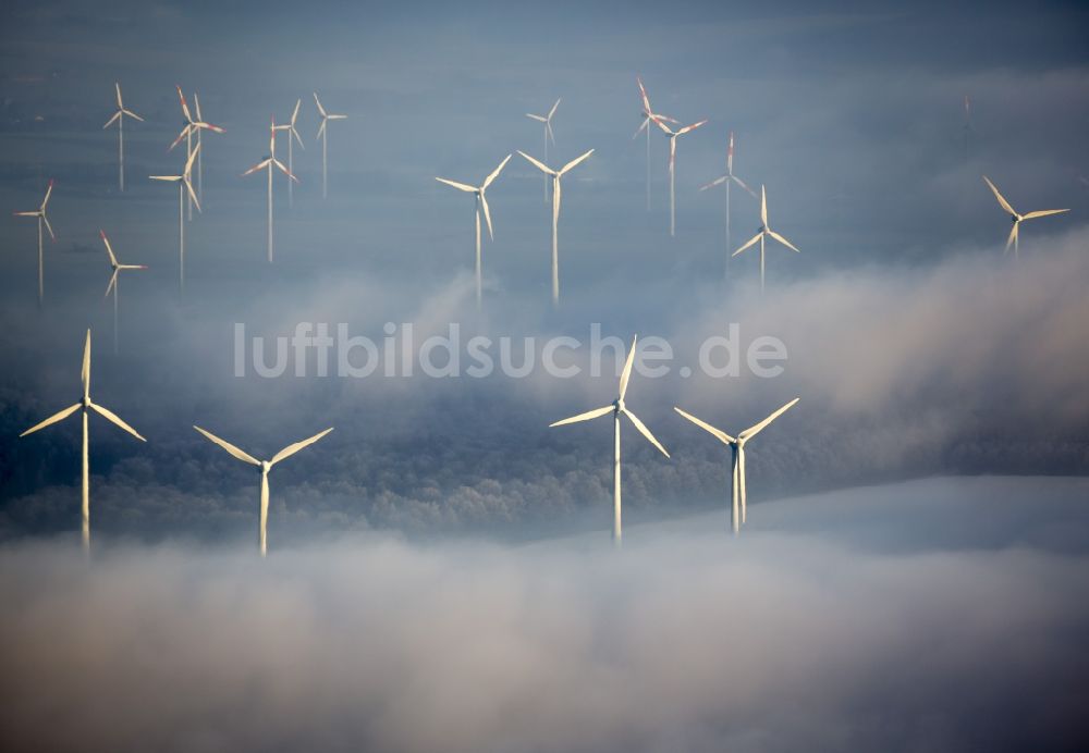 Marsberg aus der Vogelperspektive: Windkraftanlagen im Sauerland in Nordrhein-Westfalen, Deutschland