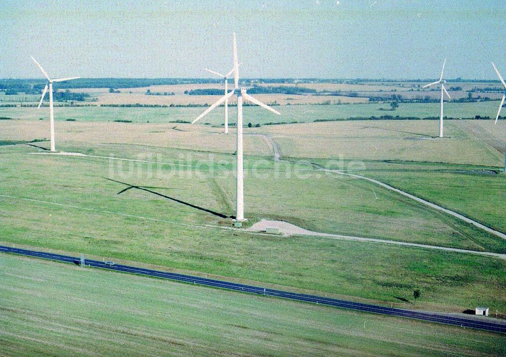 bei Pasewalk / Mecklenburg - Vorpommern von oben - Windkraftanlagen südöstlich von Pasewalk.