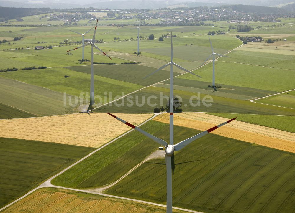 Luftbild Bleiwäsche - Windkraftanlagen / Windräder auf Feldern im Hochsauerlandkreis