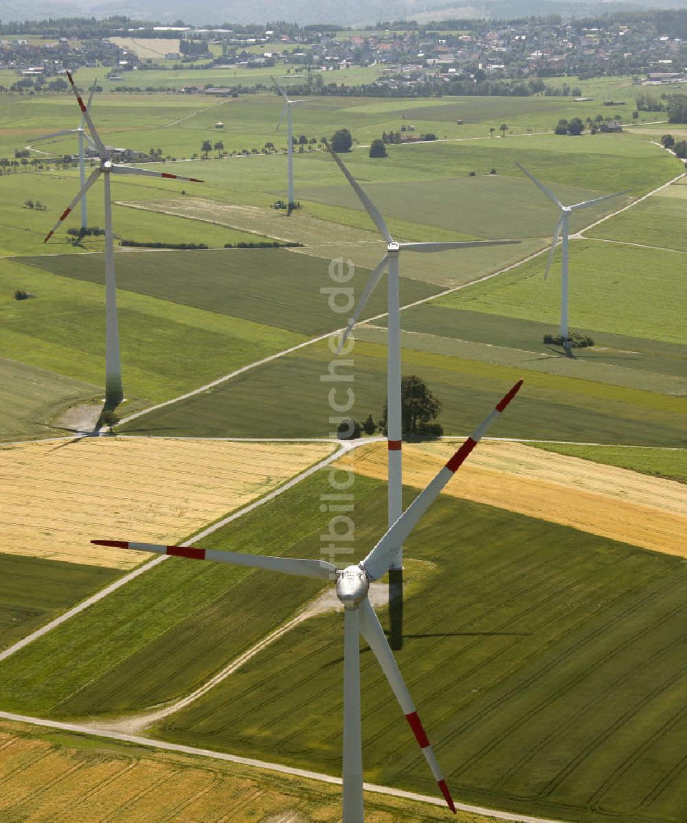 Luftaufnahme Bleiwäsche - Windkraftanlagen / Windräder auf Feldern im Hochsauerlandkreis