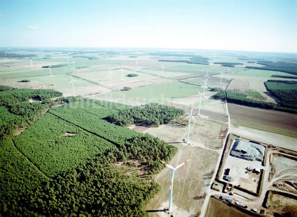 Duben / BRB von oben - Windkraftpark auf der Dubener Platte bei Duben in Brandenburg mit 19 Anlagen vom Typ MD 77