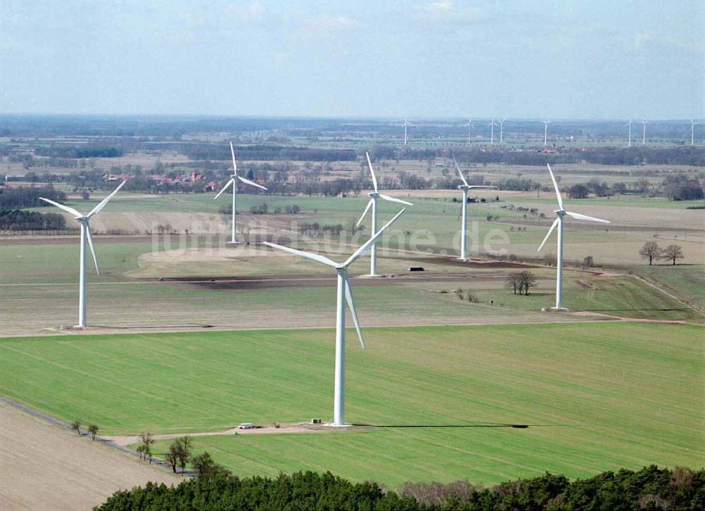 Görike - Söllenthin / BRB aus der Vogelperspektive: Windkraftpark Görike-Söllenthin mit 13 Anlagen vom Typ MD 70