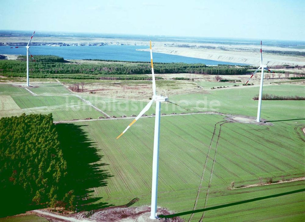 Woschkow / BRB aus der Vogelperspektive: Windkraftpark Woschkow in Brandenburg mit 4 Anlagen vom Typ MD 70