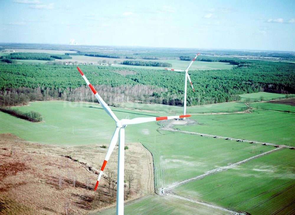 Luftaufnahme Woschkow / BRB - Windkraftpark Woschkow in Brandenburg mit 4 Anlagen vom Typ MD 70