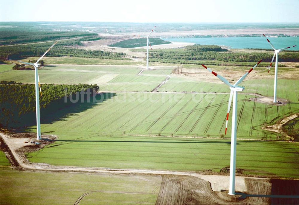 Woschkow / Brandenburg aus der Vogelperspektive: Windkraftpark Woschkow in Brandenburg mit 4 Anlagen vom Typ MD 70