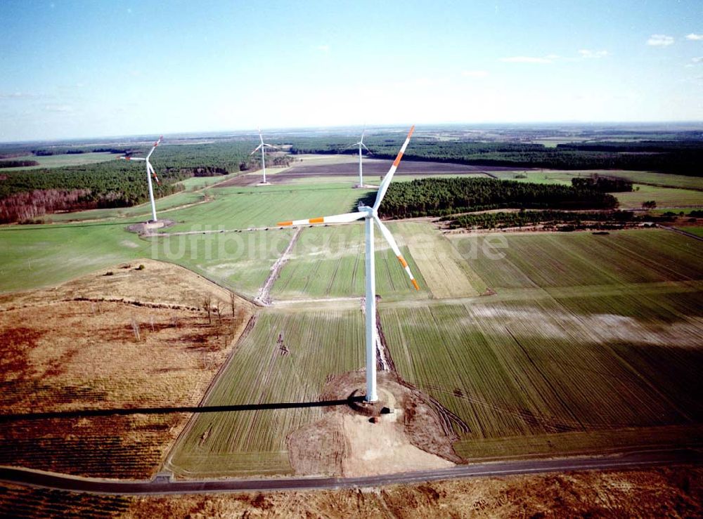 Woschkow / Brandenburg aus der Vogelperspektive: Windkraftpark Woschkow in Brandenburg mit 4 Anlagen vom Typ MD 70