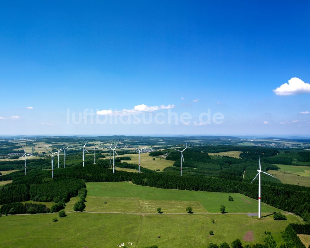 Dillenburg von oben - Windkrafträder bei Dillenburg im Landkreis Lahn-Dill im Bundesland Hessen