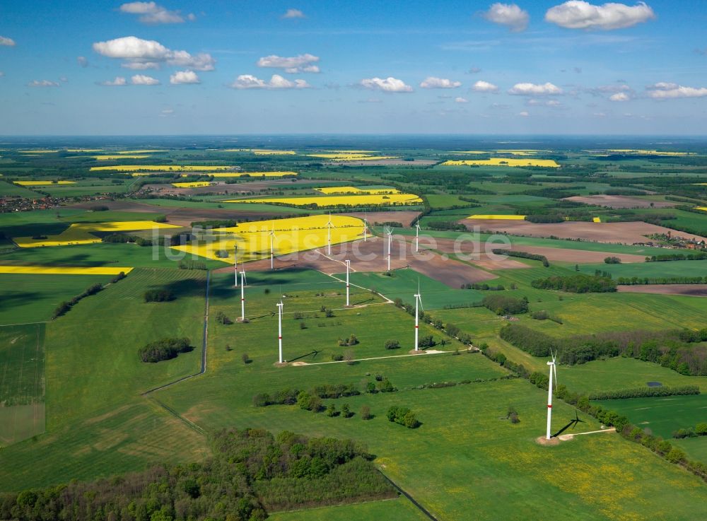 Schwerin aus der Vogelperspektive: Windkrafträder bei Schwerin im Landkreis Nordwestmecklenburg im Bundesland Mecklenburg-Vorpommern