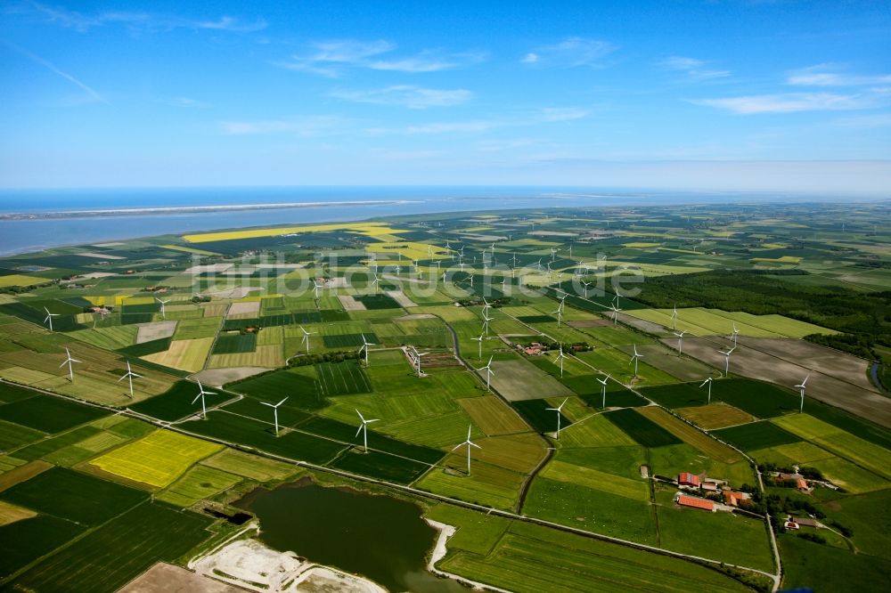 Luftbild Niebüll - Windkrafträder an der Küste bei Niebüll im Kreis Nordfriesland im Bundesland Schleswig-Holstein