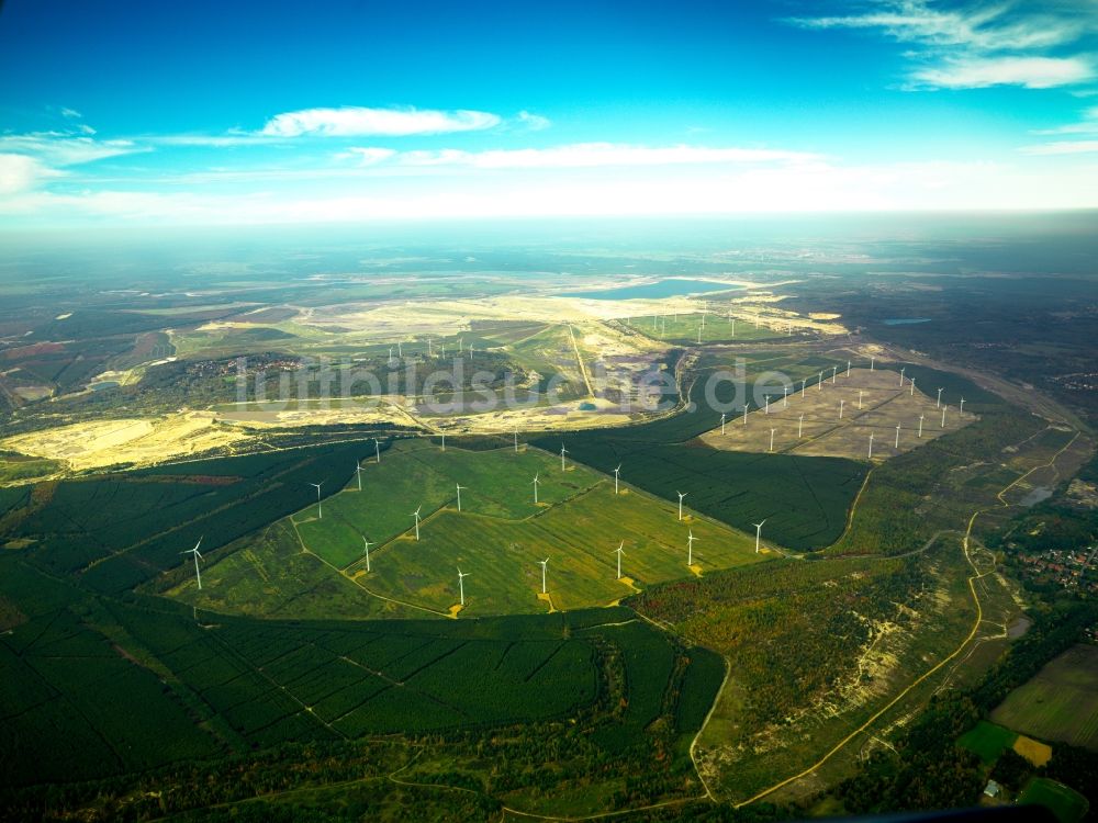 Luftbild Lauchhammer - Windkrafträder in der Niederlausitz bei Lauchhammer im Bundesland Brandenburg