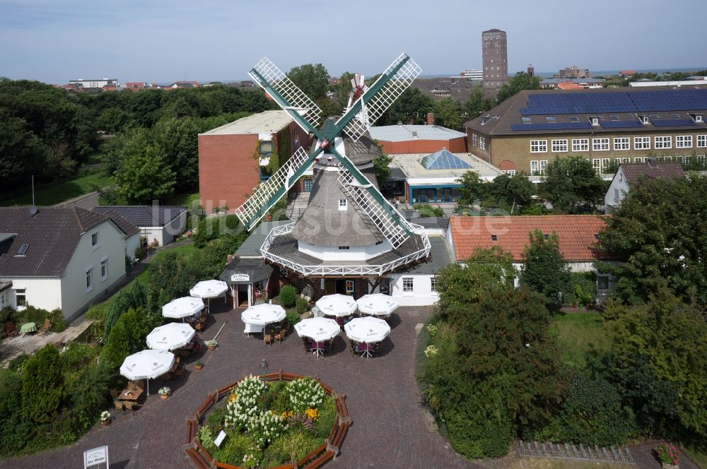 Norderney aus der Vogelperspektive: Windmühle mit Restaurant und Gesamtschule in Norderney im Bundesland Niedersachsen