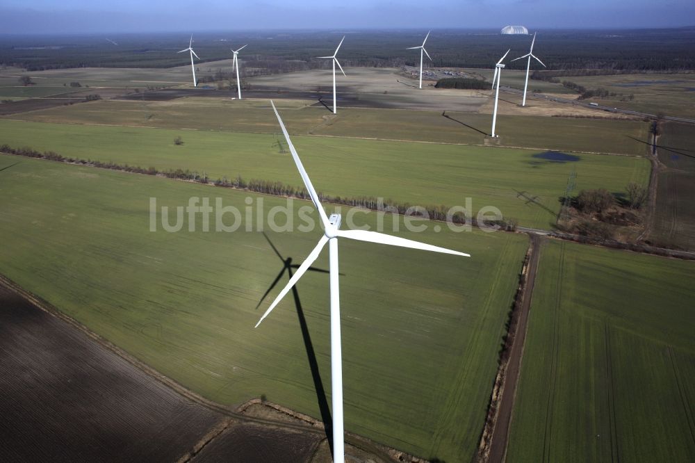 Krausnick aus der Vogelperspektive: Windmühlen in einem Windpark bei Krausnick in Brandenburg