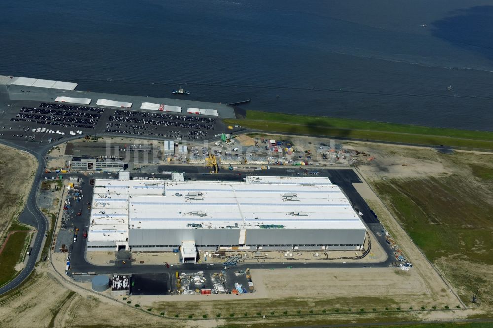 Cuxhaven aus der Vogelperspektive: Windrad- Montage und Produktionsstätte in Cuxhaven im Bundesland Niedersachsen, Deutschland