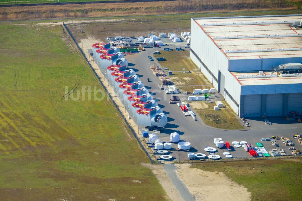 Cuxhaven aus der Vogelperspektive: Windrad- Montage und Produktionsstätte Siemens Gamesa Renewable Energy in Cuxhaven im Bundesland Niedersachsen, Deutschland