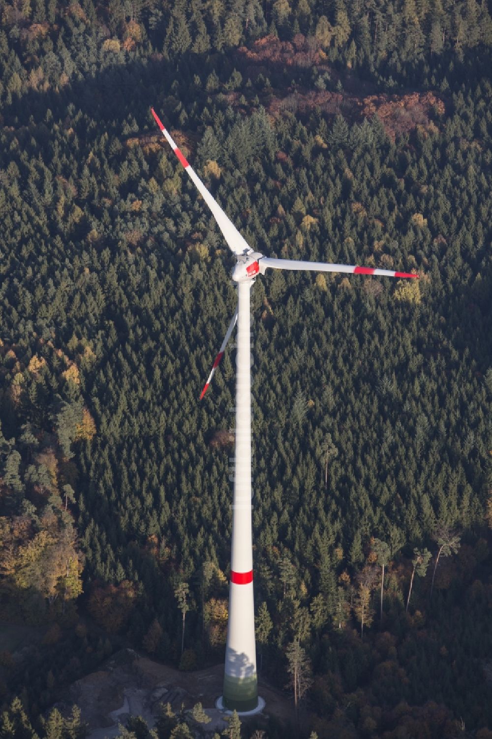 Luftbild Postau - Windrad im Windkraftwerk bei Postau-Moosthann in Postau im Bundesland Bayern