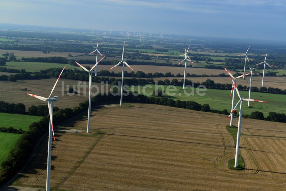 Triglitz von oben - Windradmasten einer Windenergieanlage auf Feldern bei Triglitz im Bundesland Brandenburg