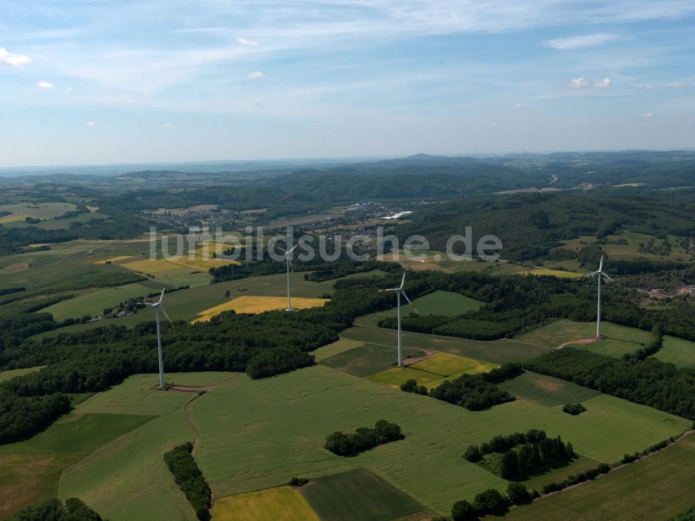 Luftaufnahme Rimsberg - Windräder in einer Feld- Landschaft bei Rimsberg im Bundesland Rheinland-Pfalz