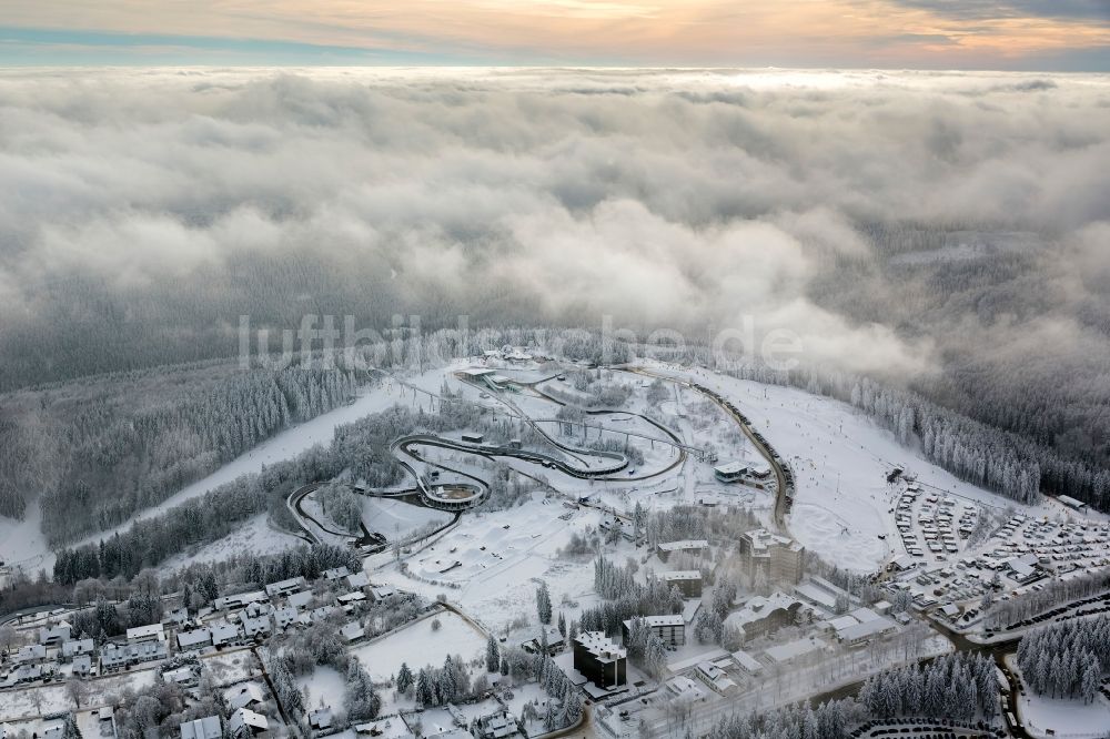 Winterberg aus der Vogelperspektive: Winter Landschaft der Bobbahn Winterberg im Hochsauerlandkreis HSK in Winterberg im Bundesland Nordrhein-Westfalen NRW