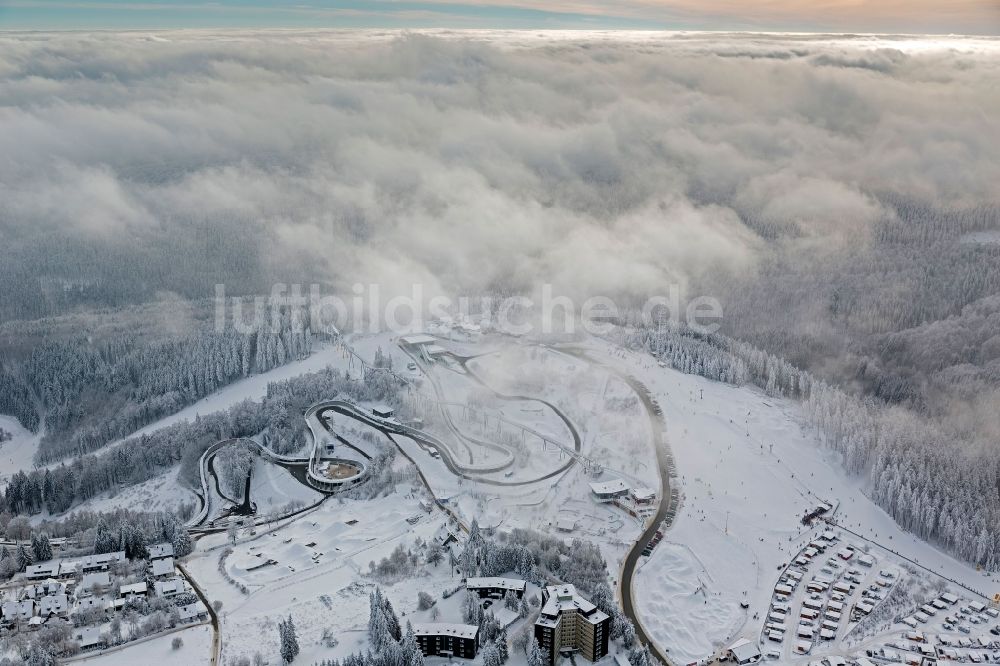 Luftaufnahme Winterberg - Winter Landschaft der Bobbahn Winterberg im Hochsauerlandkreis HSK in Winterberg im Bundesland Nordrhein-Westfalen NRW