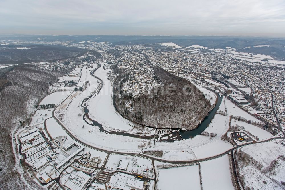 Arnsberg aus der Vogelperspektive: Winter Landschaft der mit Schnee bedeckte Stadtgebiet von Arnsberg im Bundesland Nordrhein-Westfalen NRW