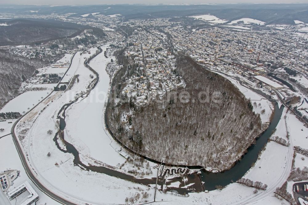 Luftbild Arnsberg - Winter Landschaft der mit Schnee bedeckte Stadtgebiet von Arnsberg im Bundesland Nordrhein-Westfalen NRW