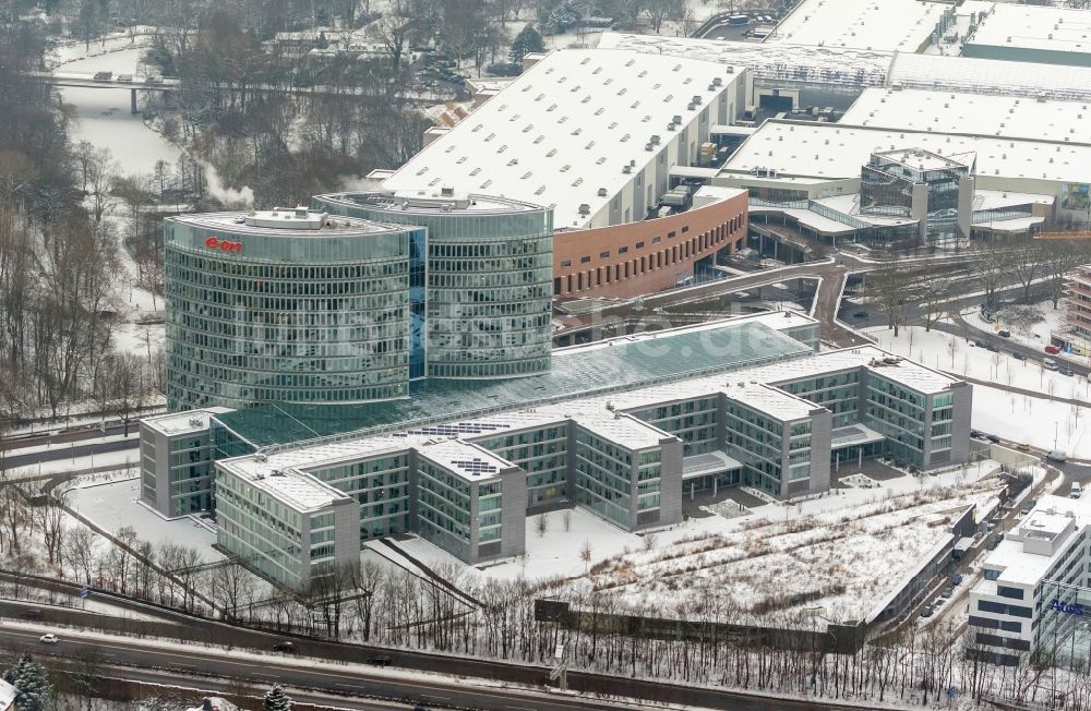 Essen OT Ruettenscheid von oben - Winter Landschaft der mit Schnee bedeckten Gebäude der EON Ruhrgas Hauptverwaltung Essen - Ruettenscheid im Bundesland Nordrhein-Westfalen