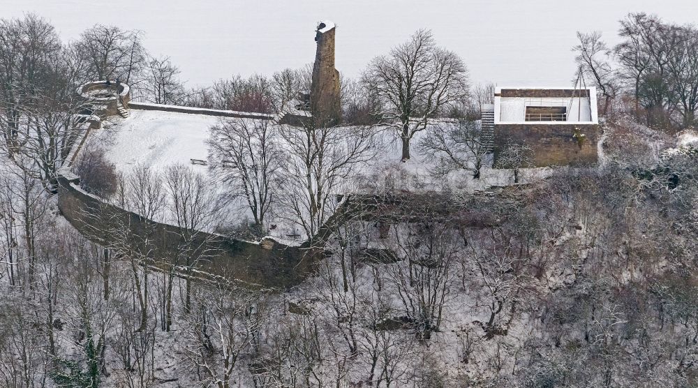 Luftbild Wetter ( Ruhr) OT Volmarstein - Winter - Landschaft vom mit Schnee bedeckten Gelände der Ruine Burg Volmarstein in Wetter in Nordrhein-Westfalen NRW