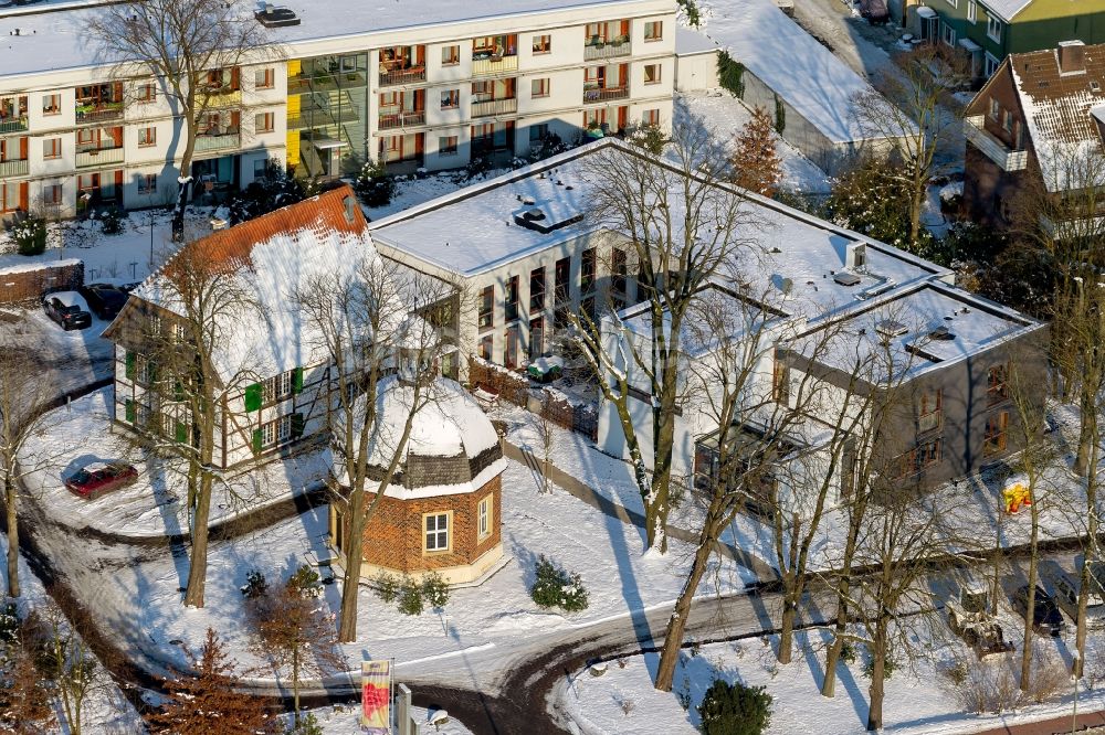 Luftaufnahme Hamm - Winter - Landschaft des mit Schnee bedeckten Geländes des Hospiz AM ROTEN LÄPPCHEN in Hamm in Nordrhein-Westfalen