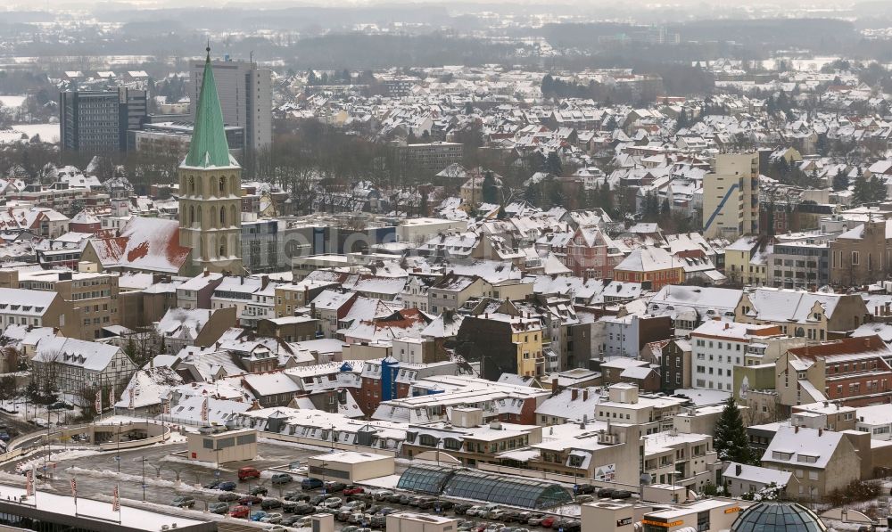 Luftbild Hamm - Winter - Landschaft des mit Schnee bedeckten Stadtzentrums mit der Pauluskirche in Hamm in Nordrhein-Westfalen