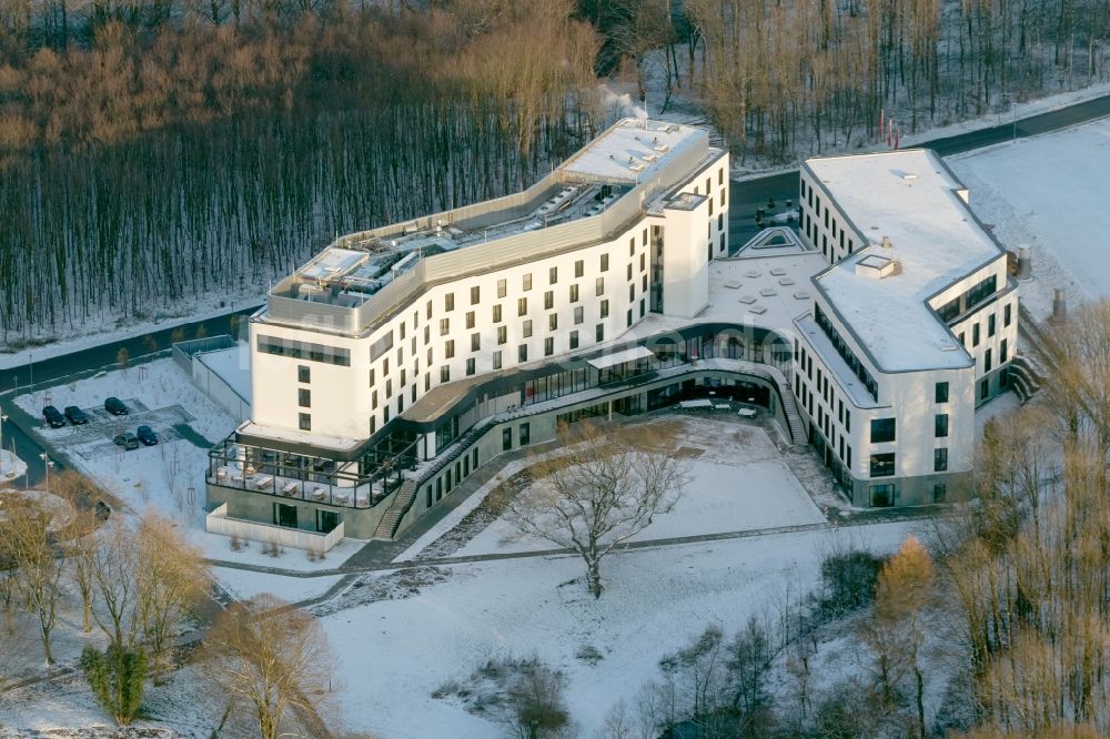 Sprockhoevel von oben - Winter - Landschaft des mit Schnee Gebäude des IGM Bildungszentrum Sprockhoevel der Gewerkschaft IG Metall bei Sprockhoevel in Nordrhein-Westfalen