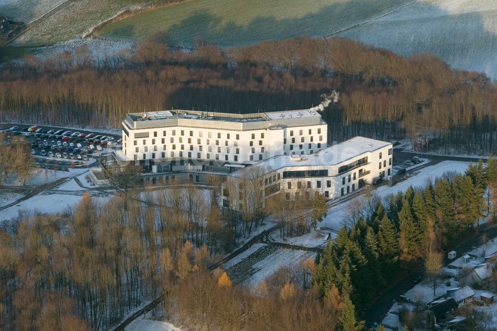 Sprockhoevel aus der Vogelperspektive: Winter - Landschaft des mit Schnee Gebäude des IGM Bildungszentrum Sprockhoevel der Gewerkschaft IG Metall bei Sprockhoevel in Nordrhein-Westfalen