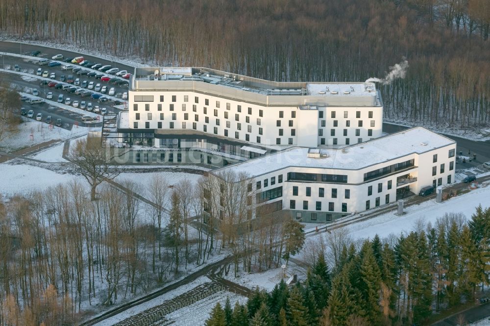 Luftbild Sprockhoevel - Winter - Landschaft des mit Schnee Gebäude des IGM Bildungszentrum Sprockhoevel der Gewerkschaft IG Metall bei Sprockhoevel in Nordrhein-Westfalen